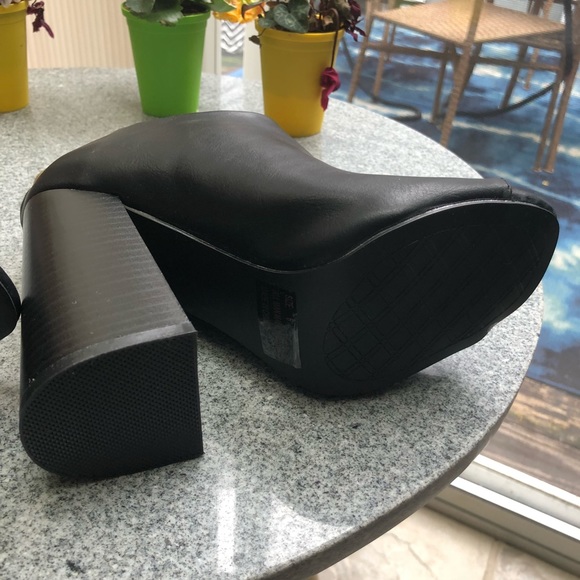 Black Leather Peep Toe Shootie 6 - Picture 7 of 7